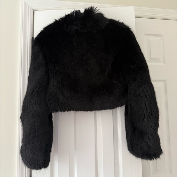 ALO Yoga Opulent Faux Fur Cropped Jacket Black - Picture 6 of 14